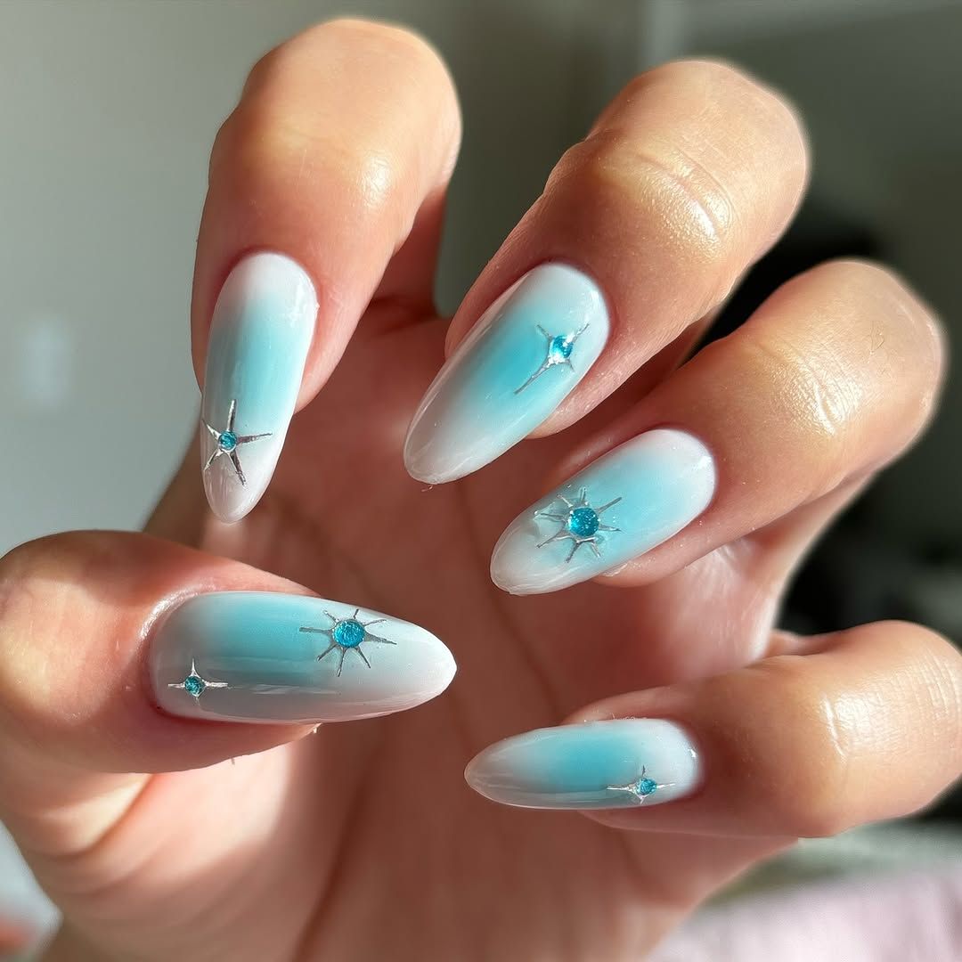 Aura Nails for Summer Energy: Blending Bright Summer Nails